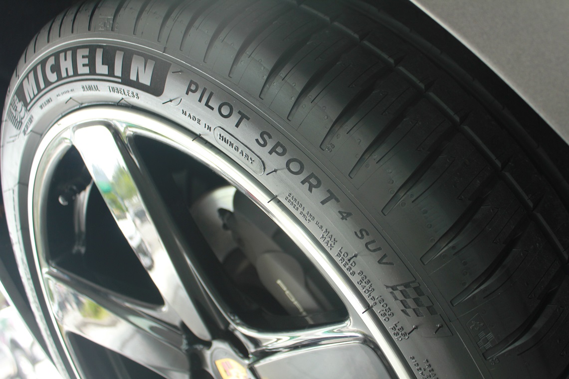 Michelin sport 4. Michelin Pilot Sport 4 SUV. Pilot Sport 4 SUV евромаркировка. 235х60х18 Michelin Sport 4 SUV. Pilot Sport 4 SUV fullringvelvet.