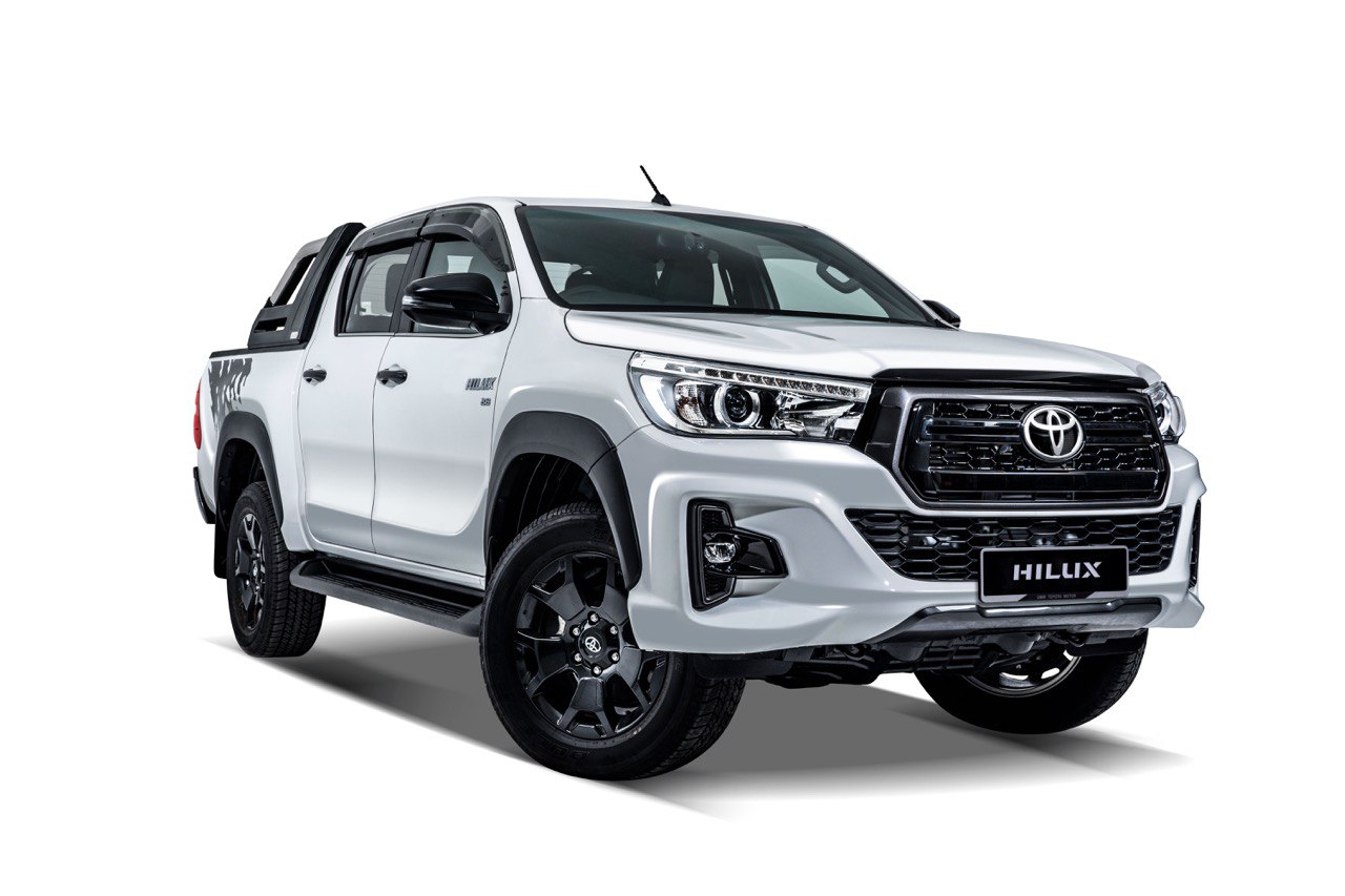Toyota Hilux Black Edition diperkenal bersama kemaskini untuk Fortuner