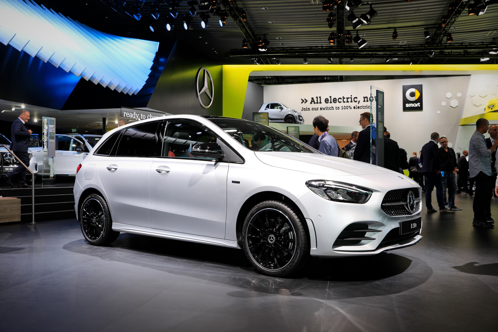 Mercedes-Benz A250e Dan B250 2020 Diperkenalkan • Motoqar